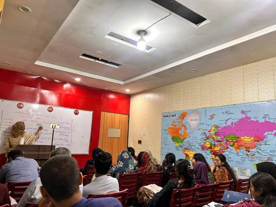 ICEP Classroom Faculty delivering a lecture to a CSS batch at ICEP